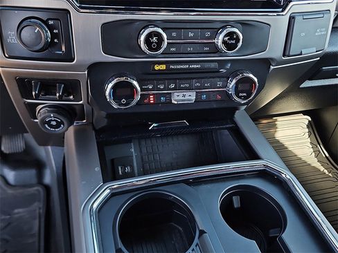 Used 2022 Ford F350 Platinum w/ Tremor Off-Road Package image 27