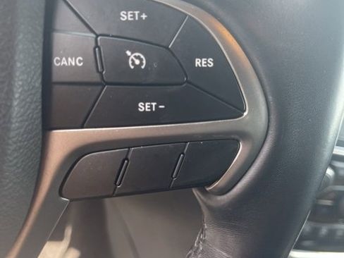 Used 2022 Jeep Grand Cherokee Limited image 20