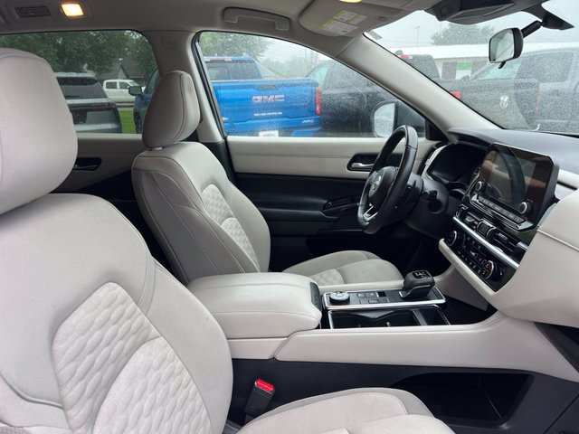 Used 2022 Nissan Pathfinder SV w/ Cargo Package AWD/4WD image 10