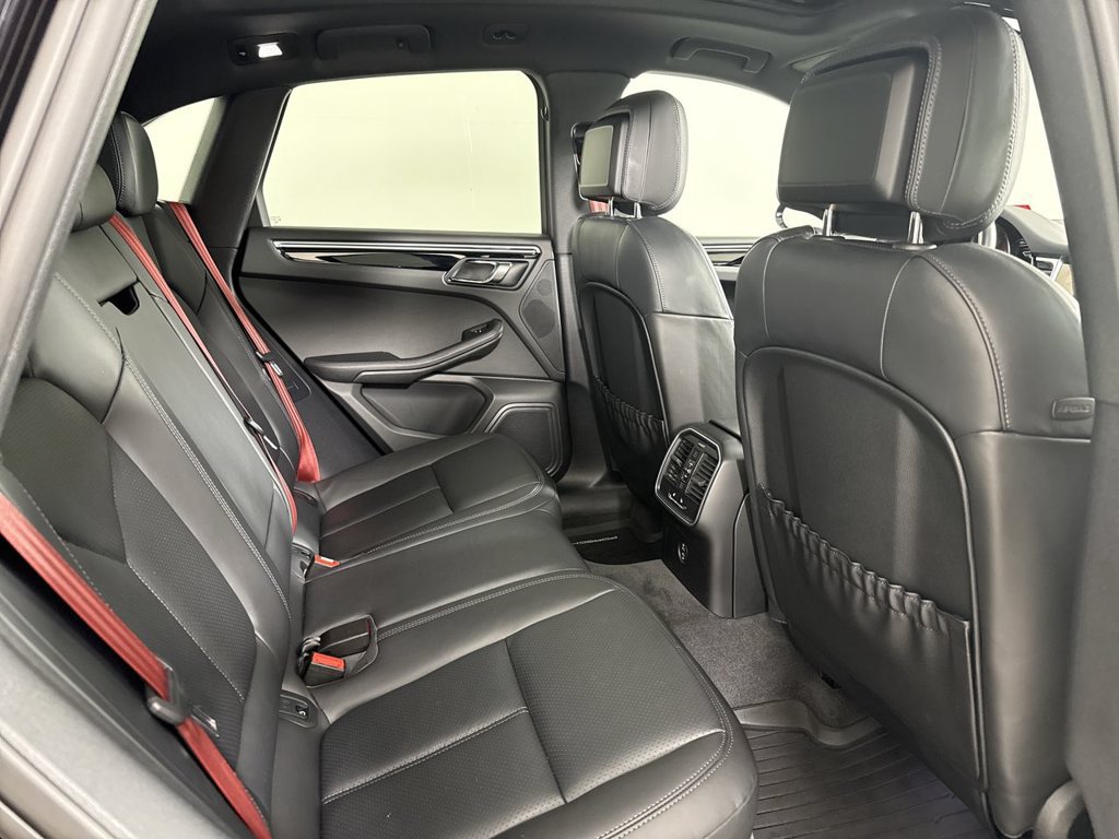 Certified 2023 Porsche Macan AWD/4WD image 25