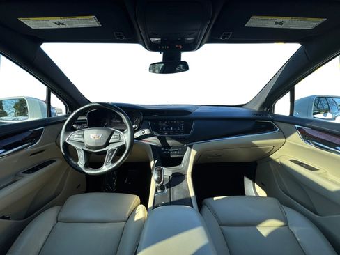 Used 2017 Cadillac XT5 Luxury w/ Driver Awareness Package image 11