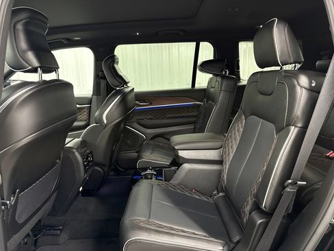 Used 2025 Jeep Grand Cherokee L Summit AWD/4WD image 10