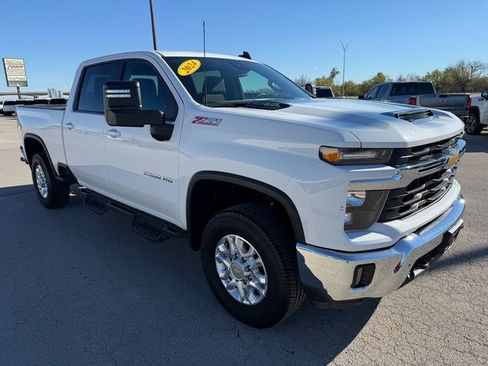 Used 2024 Chevrolet Silverado 2500 LT image 8