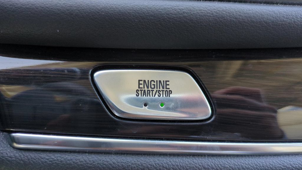 Used 2022 Buick Enclave Essence w/ Sound and Sites Package FWD image 28