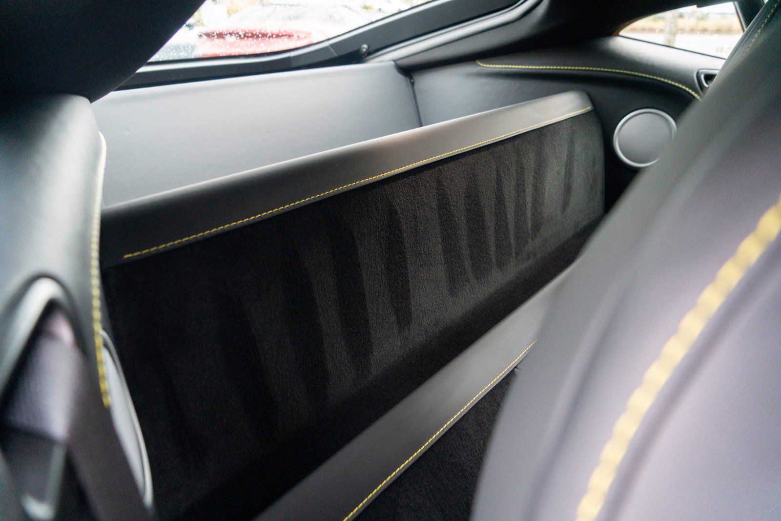Used 2023 Aston Martin V8 Vantage Coupe RWD image 40