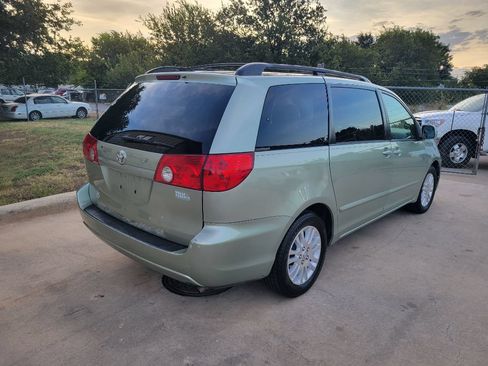 Used 2007 Toyota Sienna XLE w/ XLE Pkg 3 FWD image 4