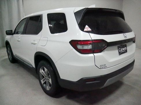 New 2025 Honda Pilot EX-L image 5