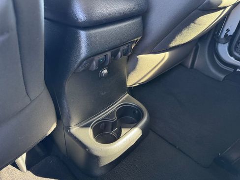 Used 2018 Jeep Wrangler Unlimited Sahara image 16