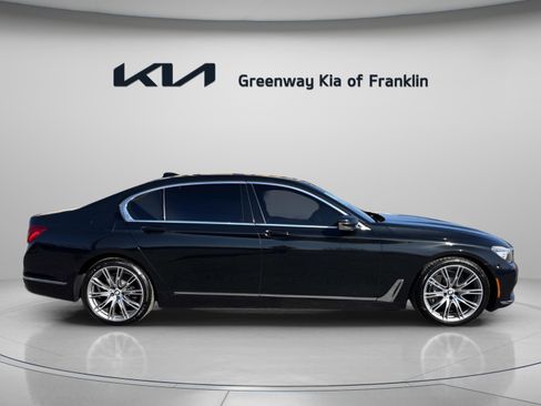 Used 2016 BMW 740i image 8