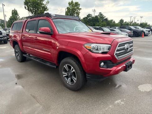 Used 2016 Toyota Tacoma TRD Sport w/ Exterior Package AWD/4WD image 3