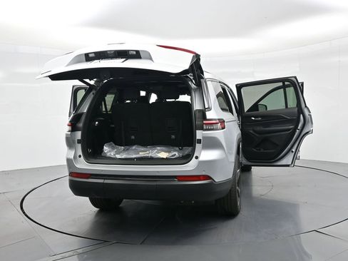 New 2025 Jeep Grand Cherokee L Altitude image 33