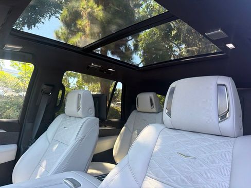Used 2025 Cadillac Escalade V AWD/4WD image 15