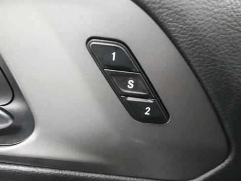 Used 2025 Chrysler Pacifica Select FWD image 16