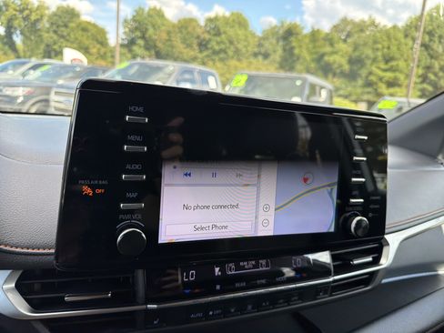 Used 2022 Toyota Sienna XSE FWD image 6