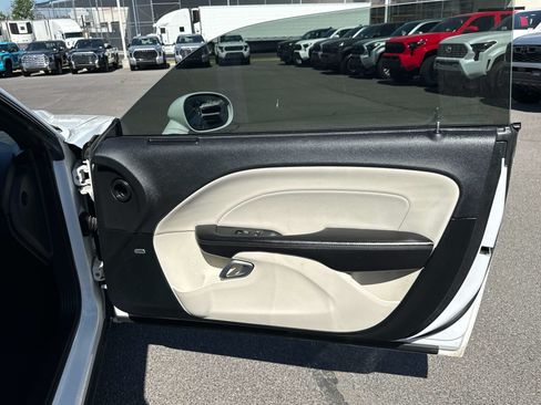 Used 2018 Dodge Challenger GT w/ Driver Convenience Group AWD/4WD image 17