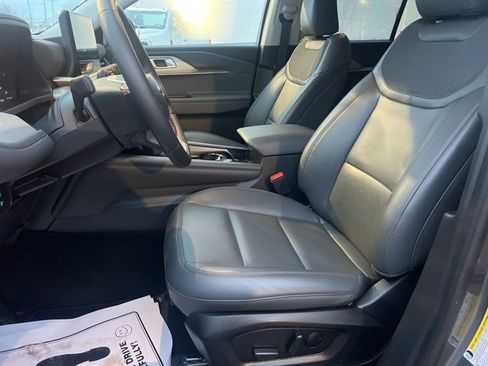 Used 2025 Ford Explorer Active w/ Active Comfort Package image 23