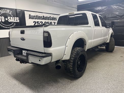 Used 2011 Ford F350 Lariat image 3