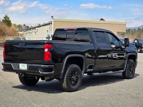 Used 2021 Chevrolet Silverado 2500 LT w/ Midnight Edition image 17