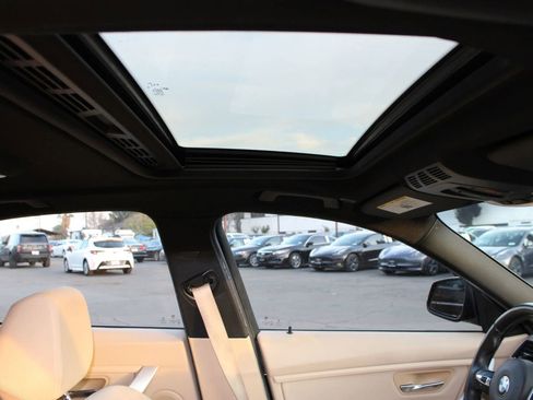 Used 2016 BMW 320i Sedan image 12