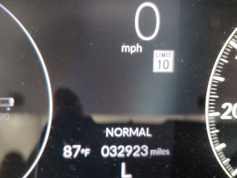 Used 2023 Honda HR-V LX image 11