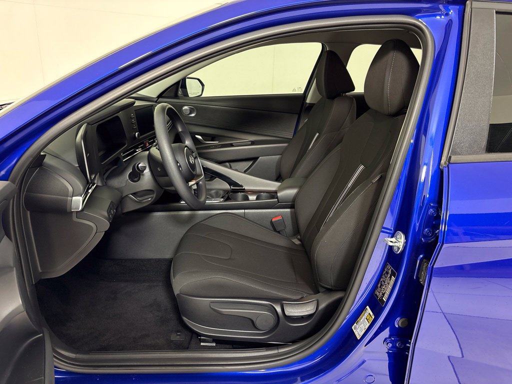 Certified 2025 Hyundai Elantra Hybrid FWD image 14