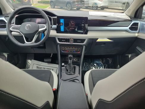 New 2026 Volkswagen Taos SE FWD image 12