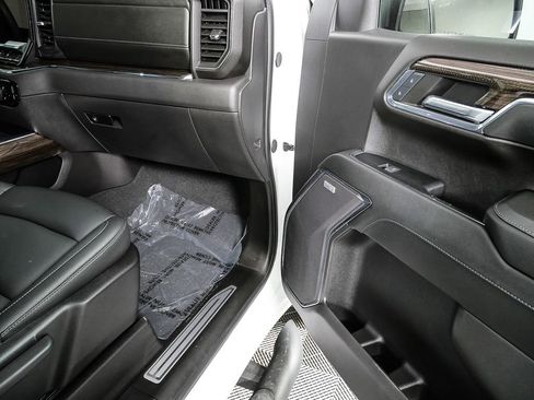 Used 2024 Chevrolet Silverado 1500 LT Trail Boss w/ Convenience Package II image 24