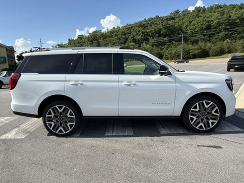 New 2026 Ford Expedition Platinum w/ Platinum Ultimate Package AWD/4WD image 4