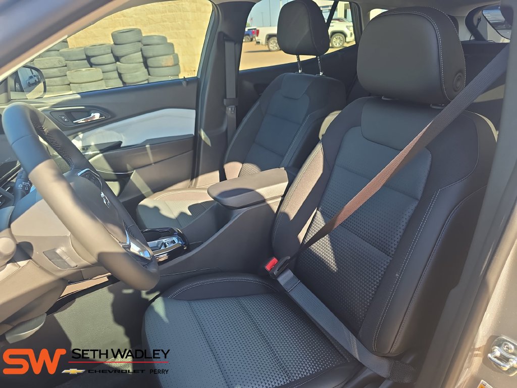 New 2026 Chevrolet Trax LT w/ Midnight Edition FWD image 16