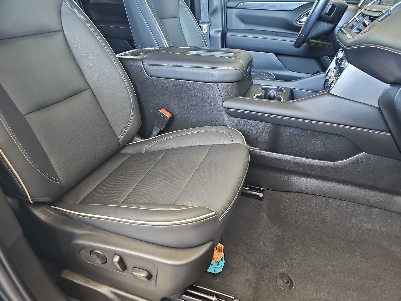 Used 2023 GMC Yukon XL SLT AWD/4WD image 13