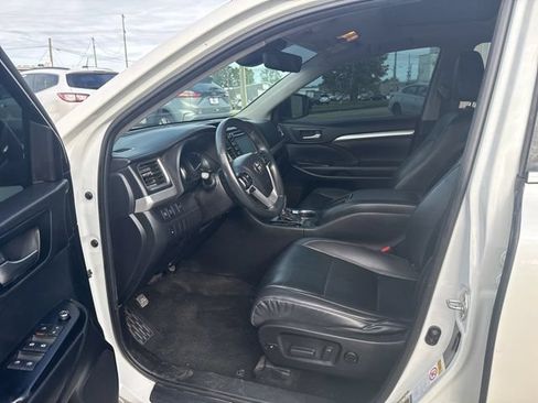 Used 2019 Toyota Highlander XLE AWD/4WD image 10