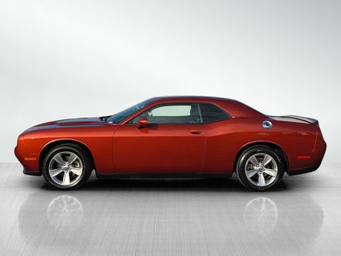Used 2021 Dodge Challenger SXT image 4