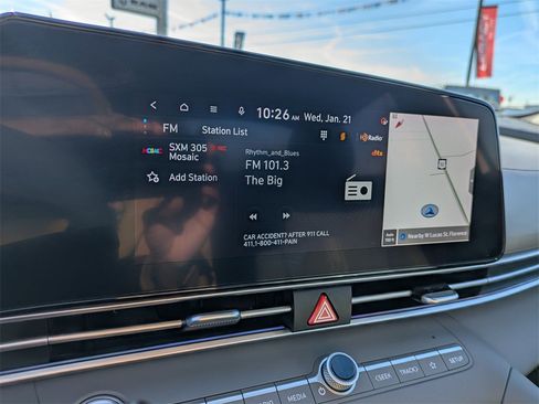 Used 2024 Hyundai Elantra SEL image 17