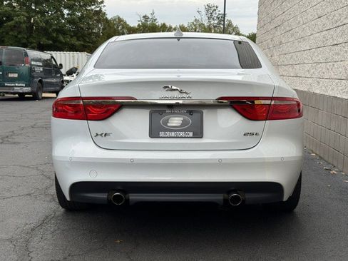 Used 2018 Jaguar XF Premium image 15