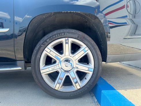 Used 2019 Cadillac Escalade ESV Luxury AWD/4WD image 24
