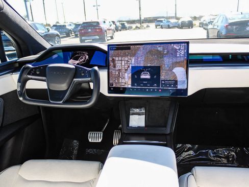 Used 2022 Tesla Model X Plaid image 12