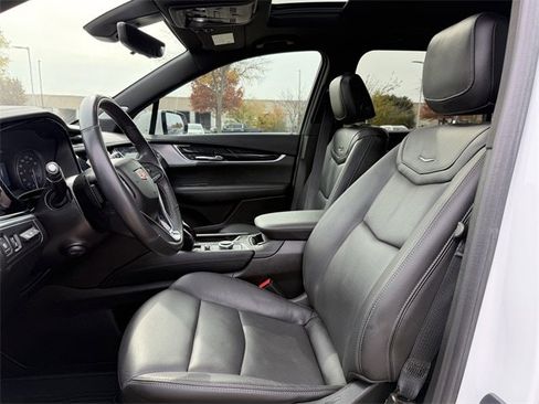 Used 2024 Cadillac XT6 Premium Luxury w/ Technology Package image 27