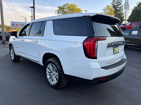 Used 2024 GMC Yukon XL SLT w/ SLT Luxury Package AWD/4WD image 4