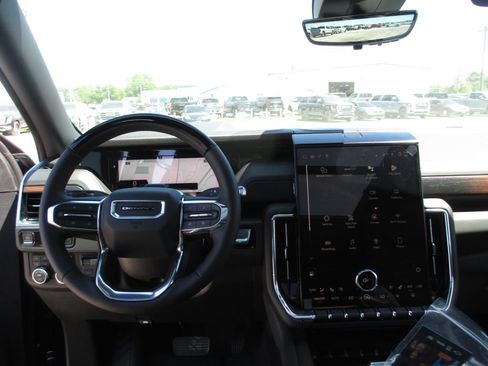 New 2026 GMC Yukon Denali w/ Denali Reserve Package AWD/4WD image 17