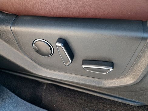 Used 2023 Ford Expedition Limited image 28