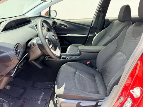 Used 2017 Toyota Prius Two w/ Carpet Mat Package FWD image 12
