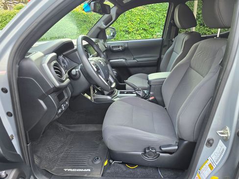 Used 2019 Toyota Tacoma TRD Off-Road w/ Technology Package image 22