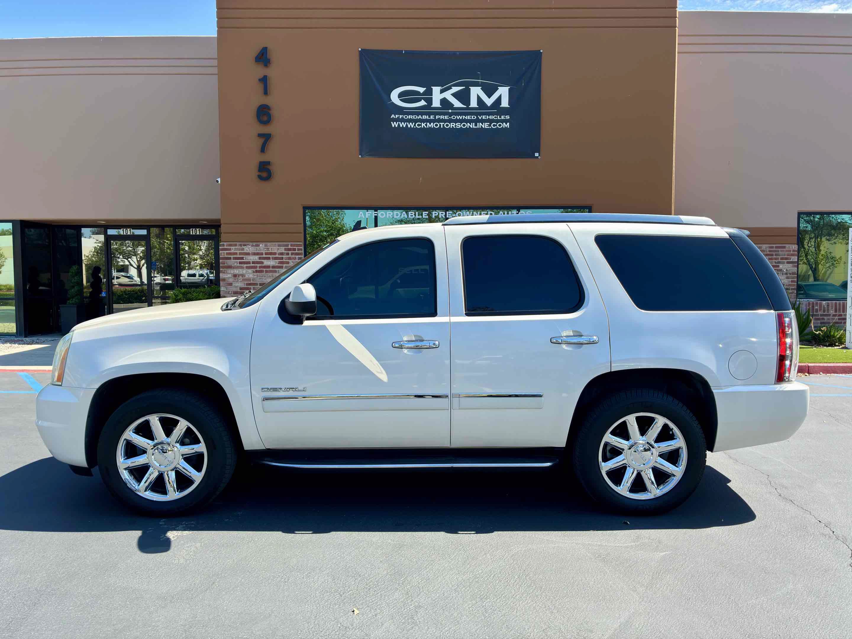 Used 2012 GMC Yukon Denali AWD/4WD image 3