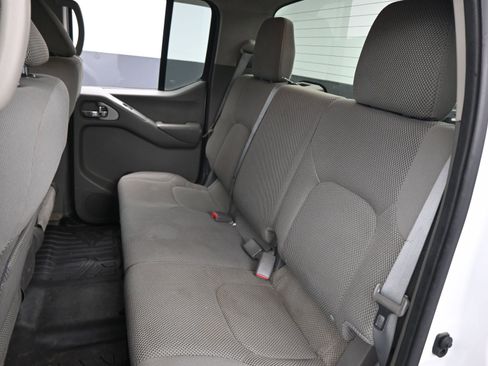 Used 2012 Nissan Frontier SV image 11