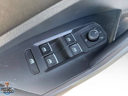 Used 2024 Volkswagen Jetta SE w/ Panoramic Sunroof Package FWD image 16