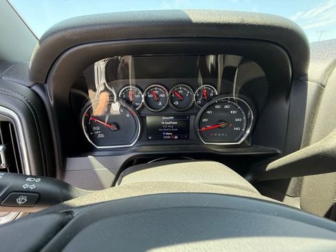 Used 2019 Chevrolet Silverado 1500 LT Trail Boss AWD/4WD image 18