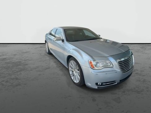Used 2013 Chrysler 300 C RWD image 2