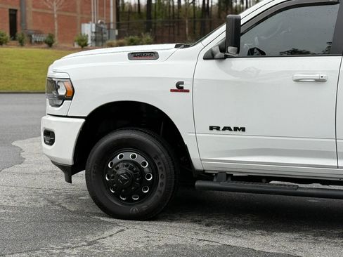 Used 2022 RAM 3500 Big Horn w/ Night Edition AWD/4WD image 11
