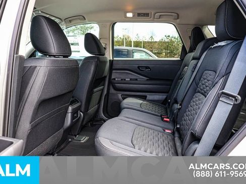 Used 2025 Nissan Pathfinder SV image 21
