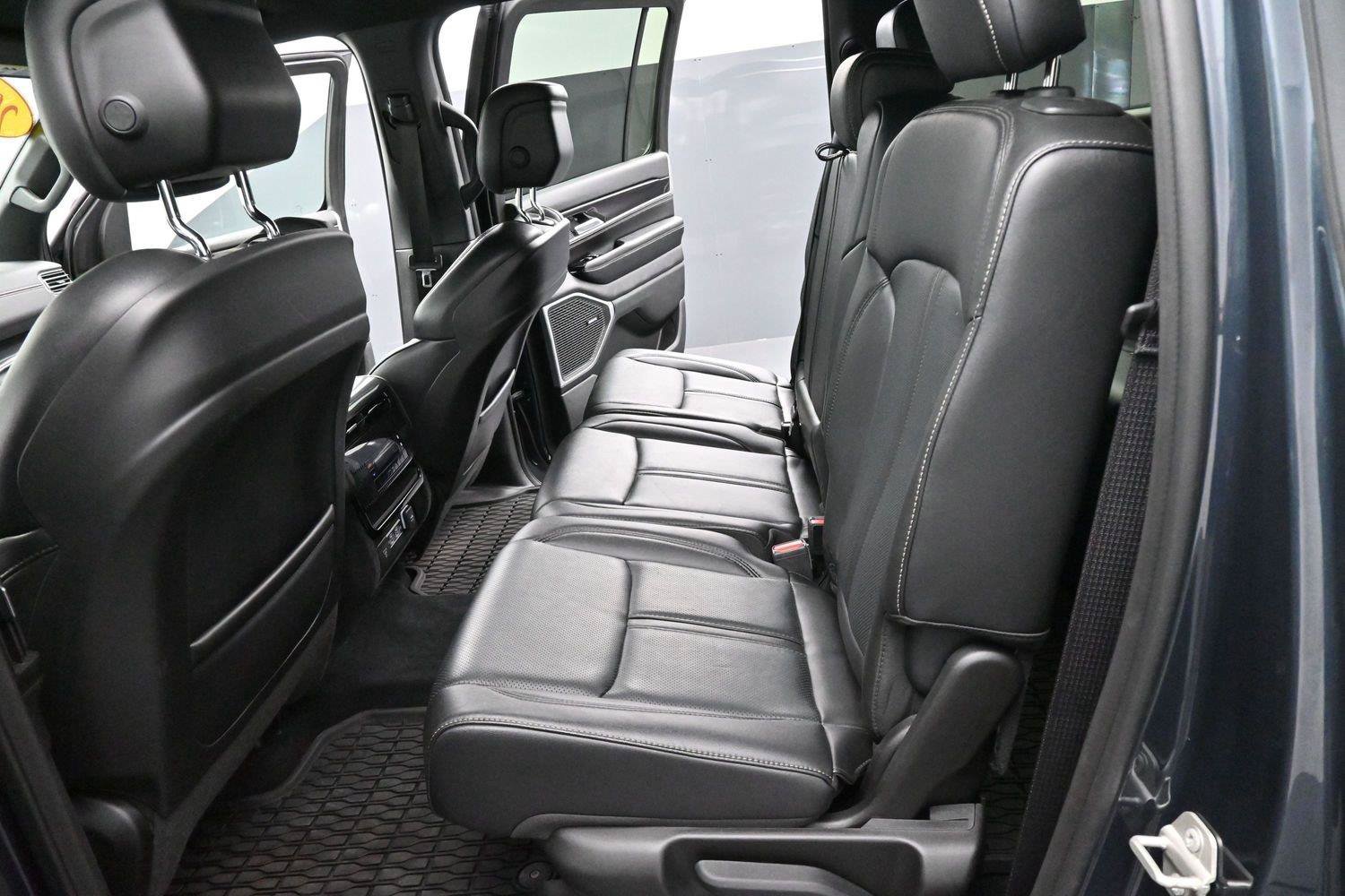 Used 2024 Jeep Wagoneer 4WD image 33